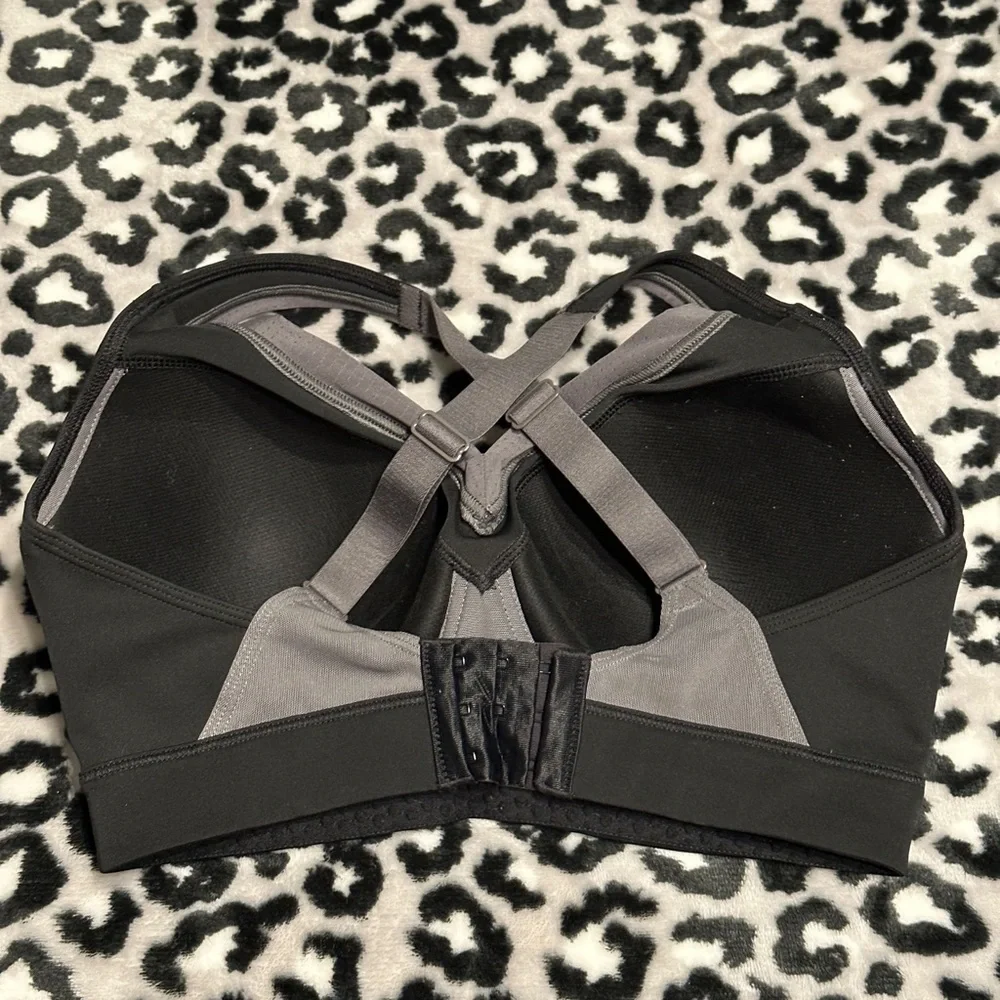Adidas 34D Black & Gray Cross-back Adjustable Straps Sports Bra